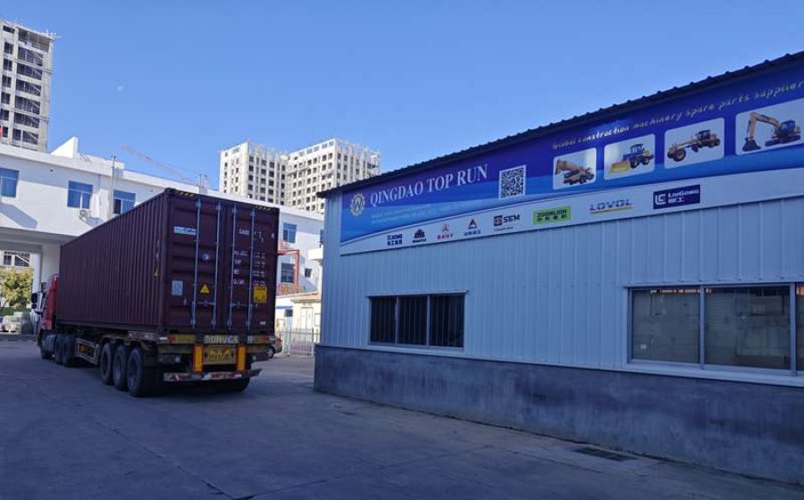 One 40HC containler XCMG machinery parts loaded for African customer